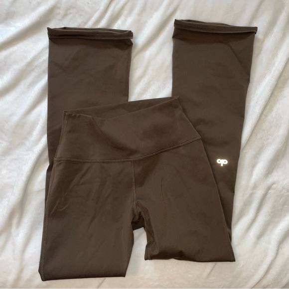 Alo Yoga Airbrush High-Waist 7/8 Bootcut Legging Espresso Brown - Picture 2 of 6